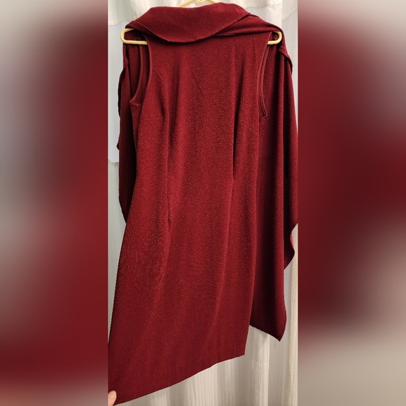 Lulu's backless cape dress - Picture 8 of 8